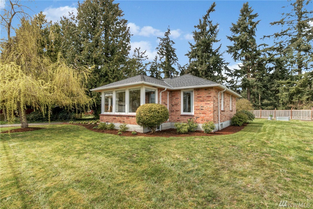 Property Photo:  1514 SW 144th Place  WA 98166 