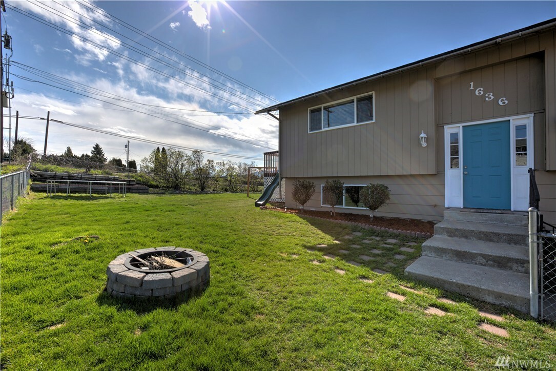 Property Photo:  1636 SE 1st St  WA 98802 