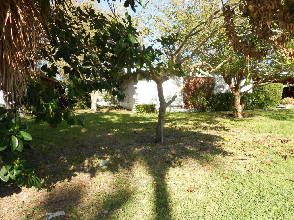 Property Photo:  9 Azalea Drive  FL 32931 