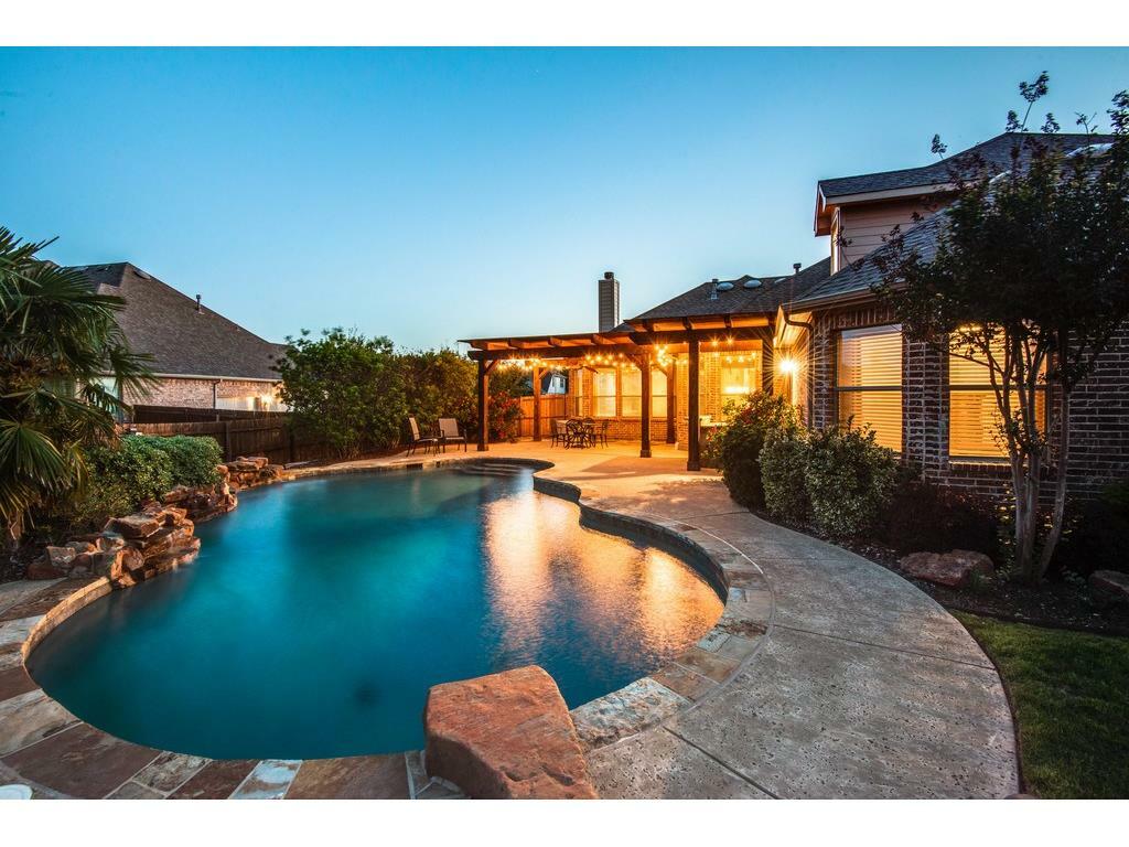 Property Photo: 909 Homestead Drive TX 76248