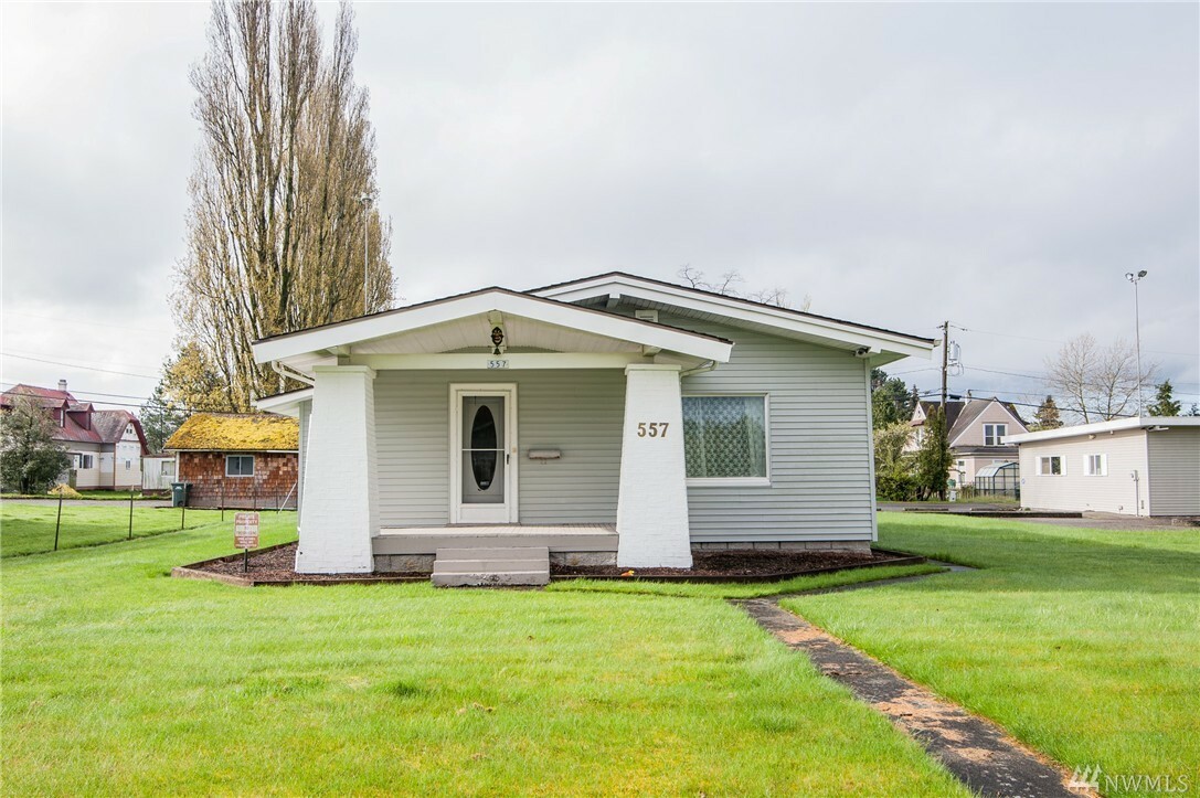 Property Photo:  557 E St  WA 98230 