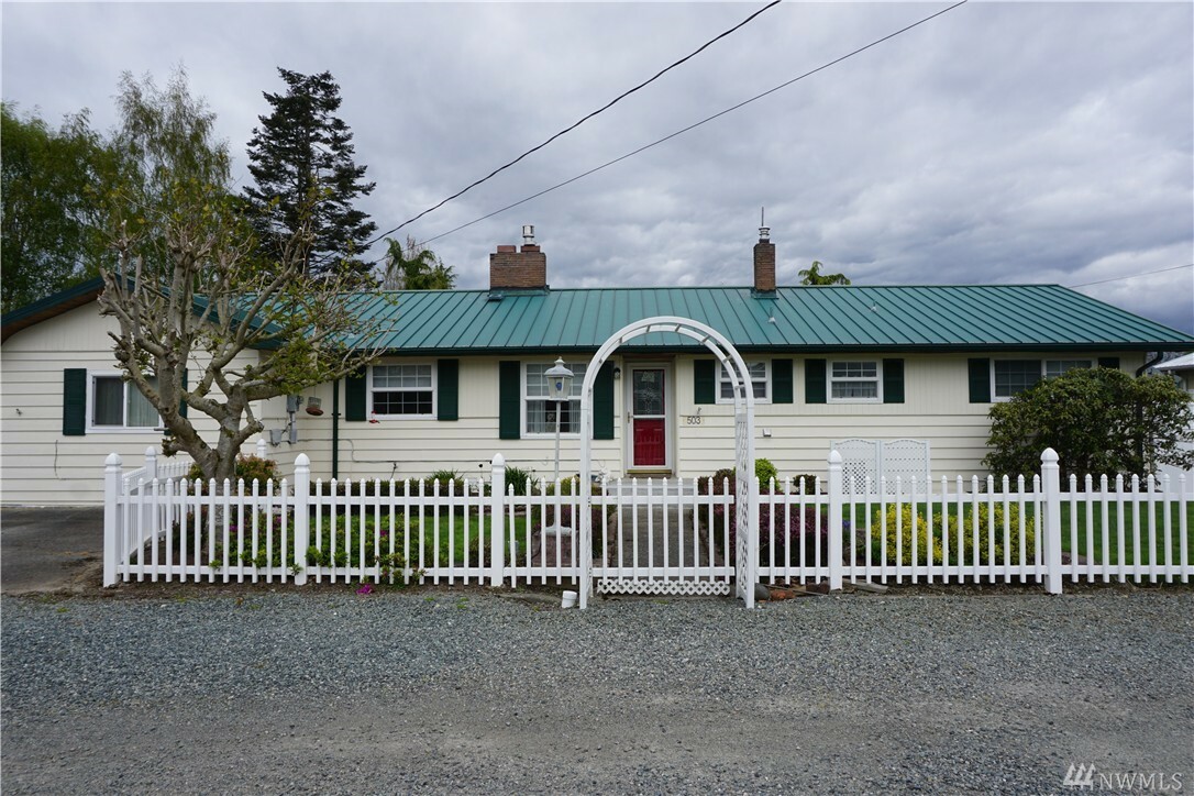 Property Photo:  503 Birch Lane  WA 98257 