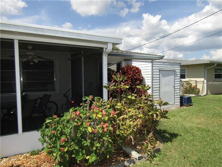 Property Photo:  544 Glen Oak Road  FL 34293 