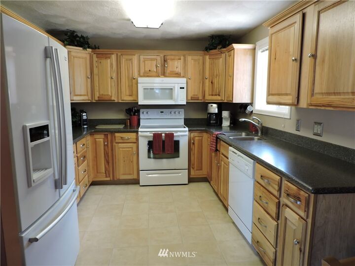 Property Photo:  902 Ivy Avenue  WA 98815 
