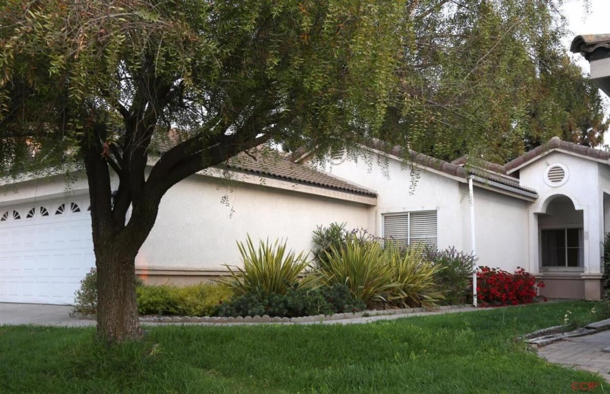 Property Photo:  434 Hawthorn Street  CA 93458 