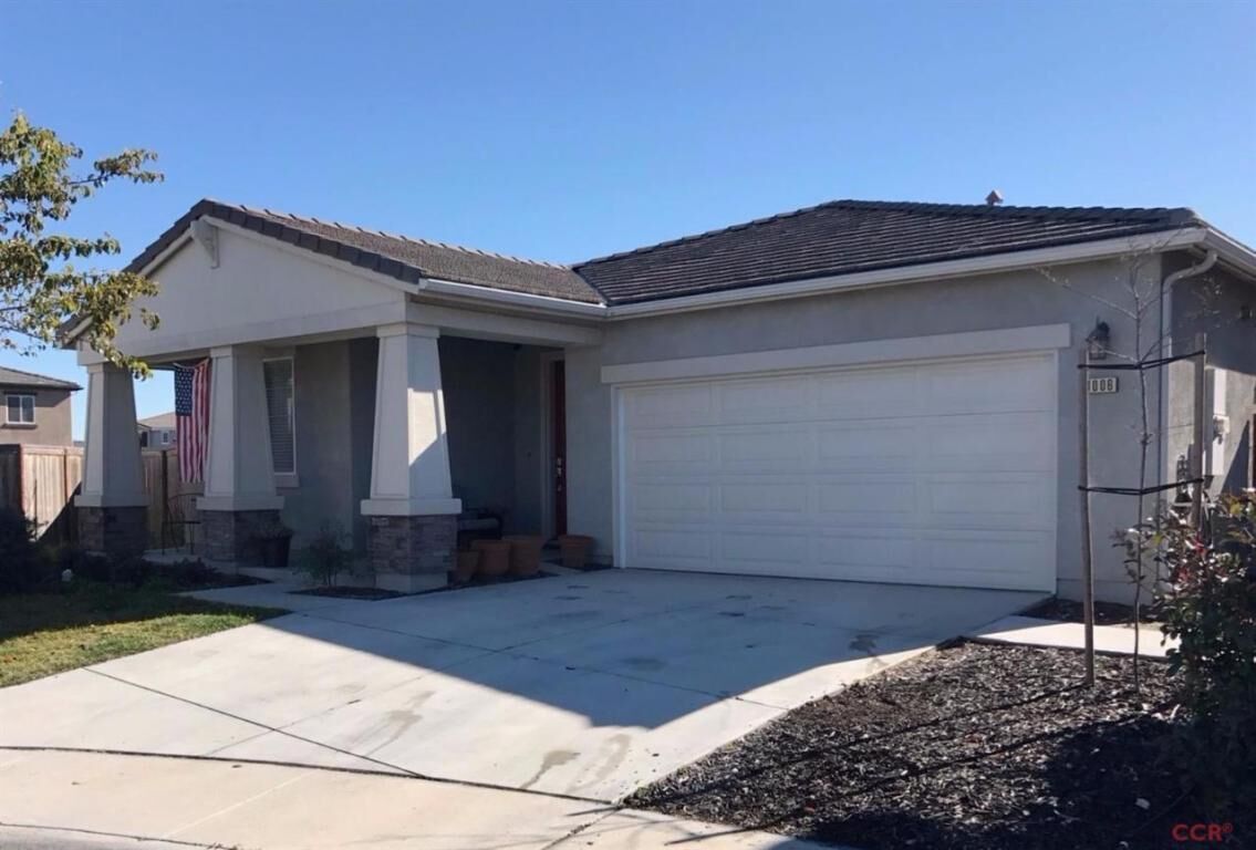 Property Photo:  1006 Tranquillion Court  CA 93436 