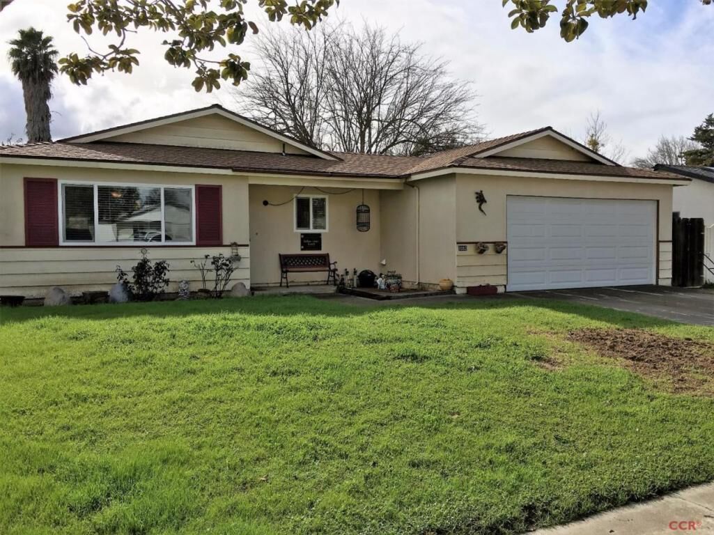 Property Photo:  1082 Sylvia Circle  CA 93446 