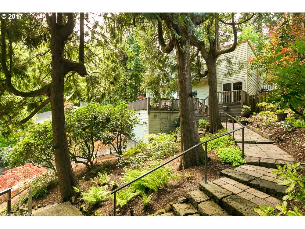 Property Photo:  3010 NW Luray Ter  OR 97210 