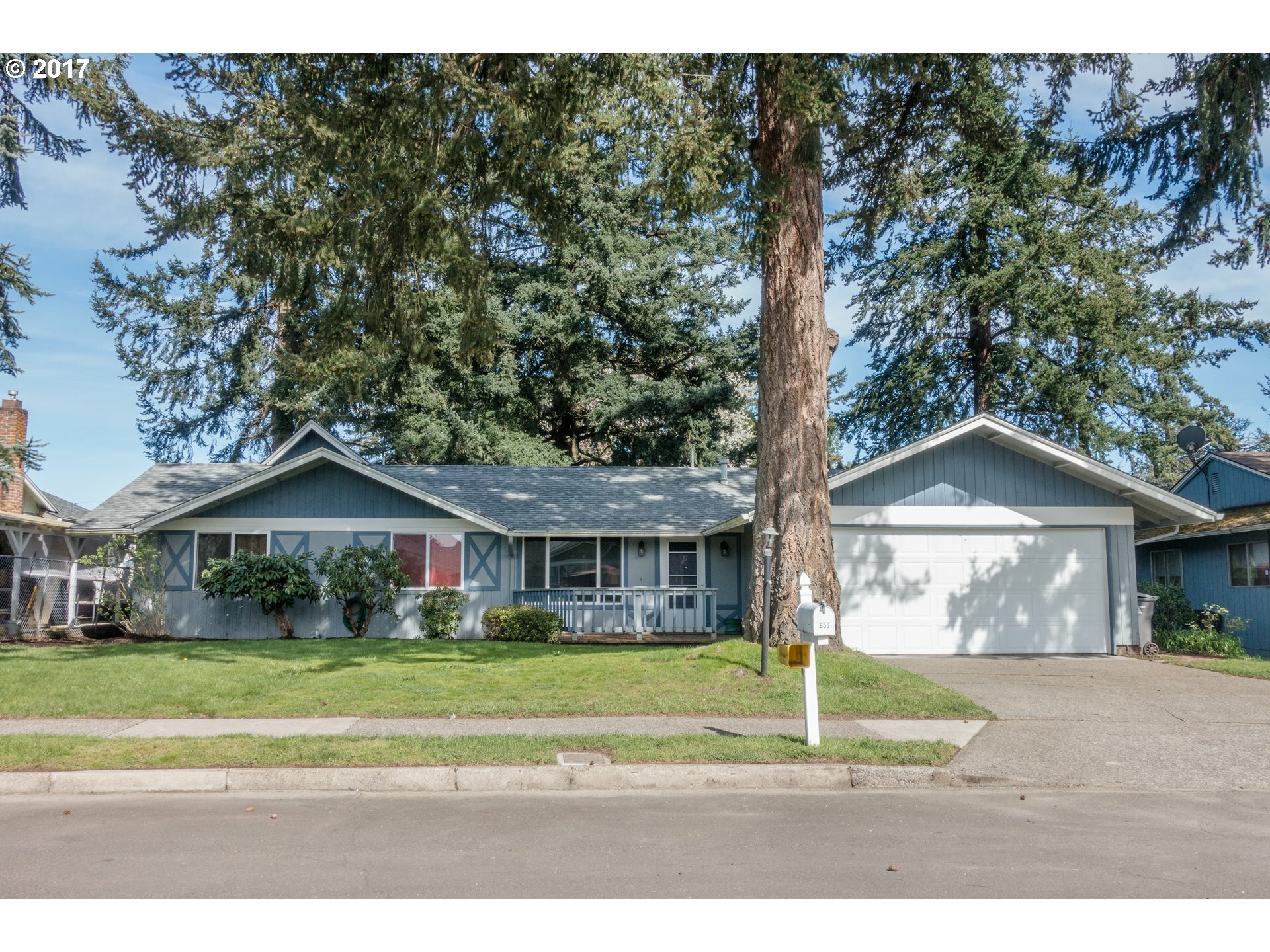 Property Photo:  650 SE 156th Ave  OR 97233 