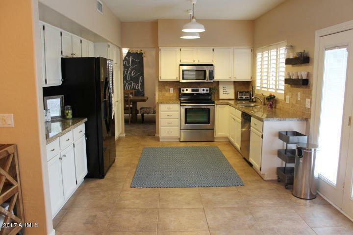 Property Photo:  16252 S 12th Place  AZ 85048 