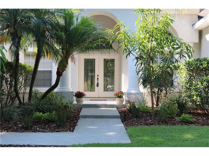 Property Photo:  3909 Valrico Grove Drive  FL 33594 