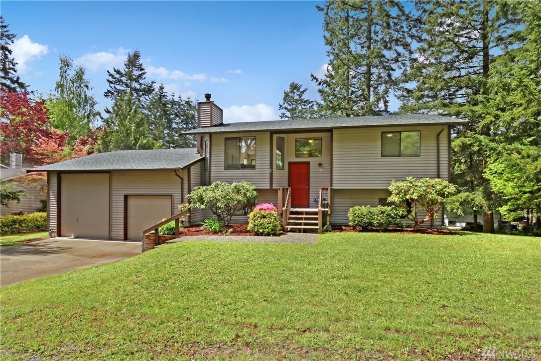 Property Photo:  1511 N Lake Stickney Dr  WA 98087 