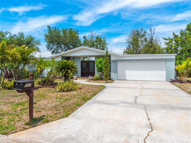 Property Photo:  3939 Pin Oaks Street  FL 34232 