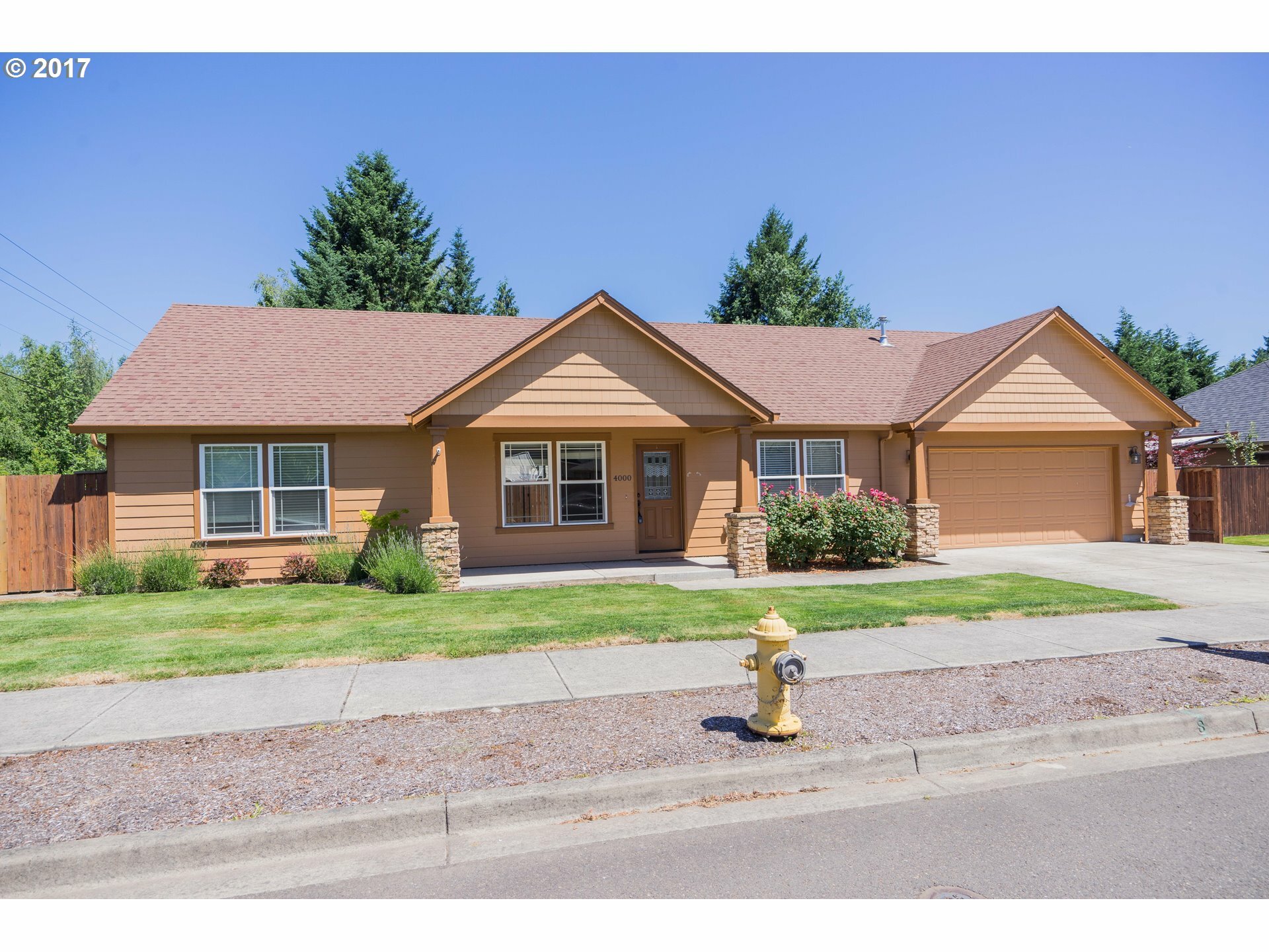 Property Photo:  4000 NE 109th Cir  WA 98686 