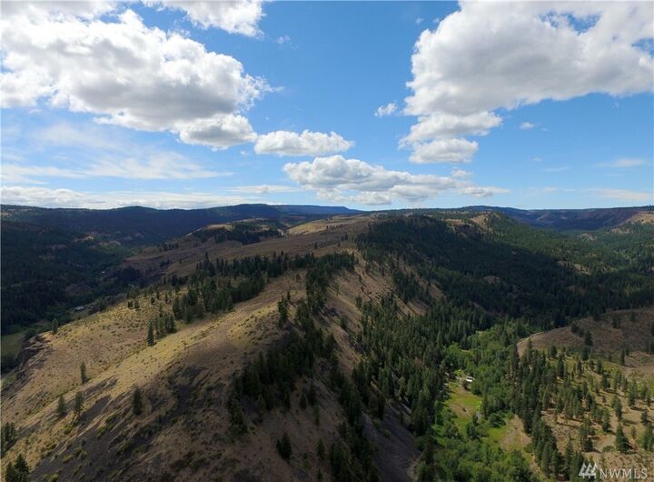 Property Photo:  13491 Manastash Rd  WA 98926 