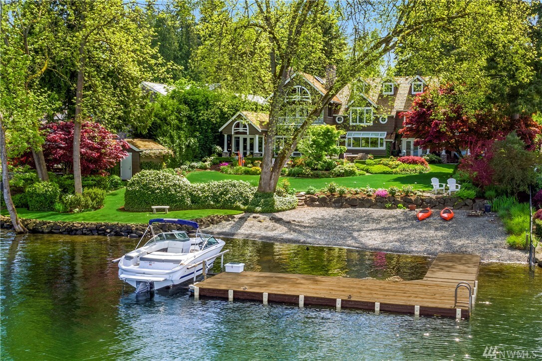 Property Photo:  3002 W Lake Sammamish Pkwy NE  WA 98052 