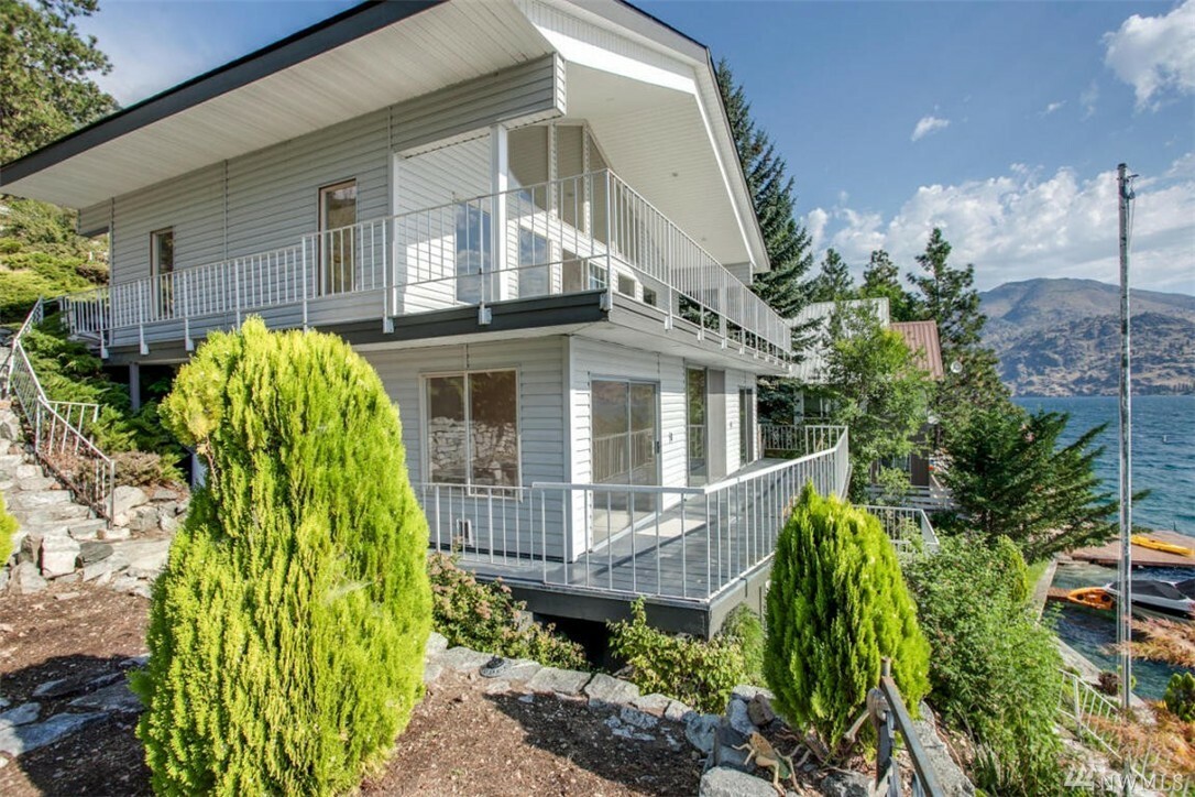 Property Photo: 15134 S Lakeshore Rd WA 98816