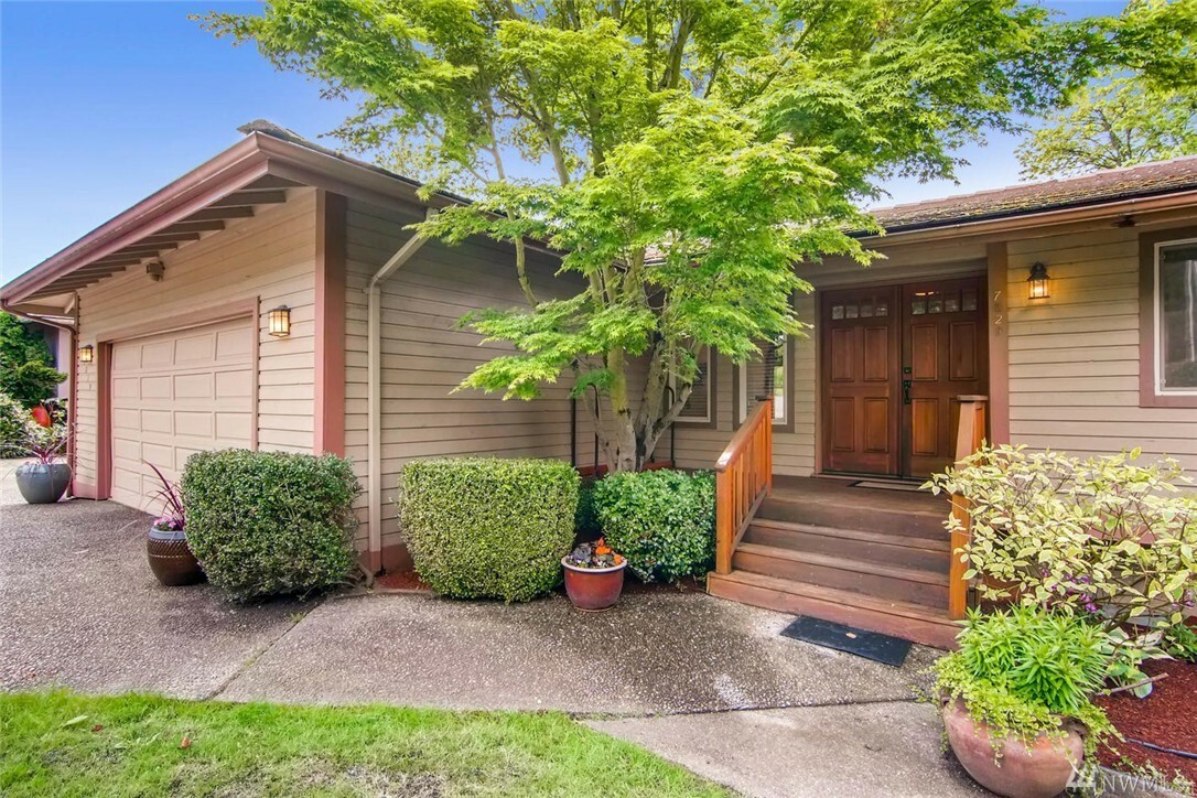 Property Photo: 7829 115th Place NE WA 98033