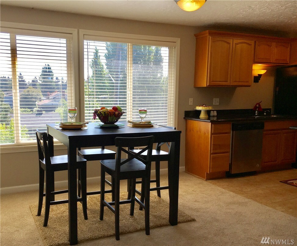 Property Photo: 101 SW 119th St 308 WA 98146