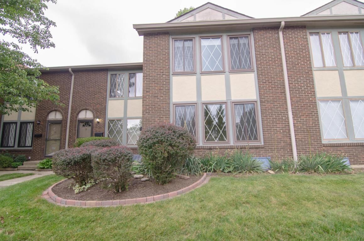 Property Photo:  3276 Valley S Lane  OH 43231
