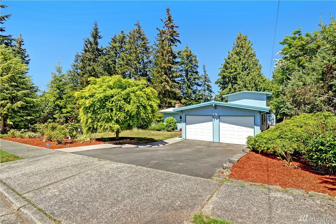 Property Photo:  7123 188th Place SW  WA 98036 