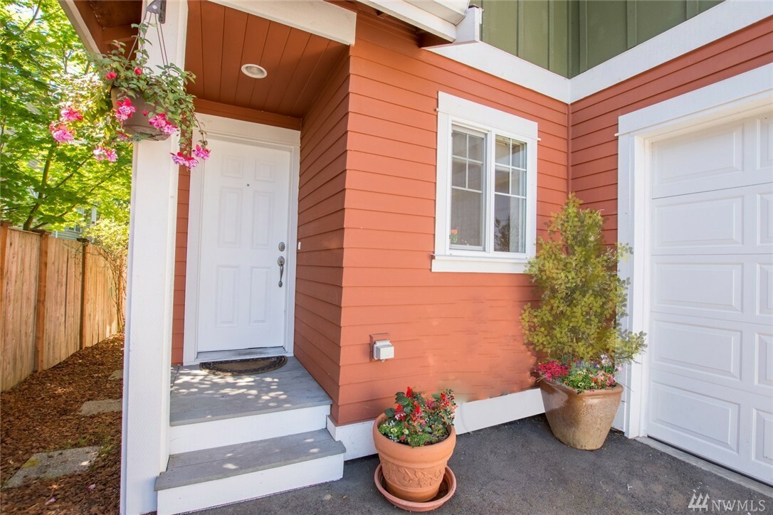 Property Photo: 9119 23rd Ave NE WA 98115