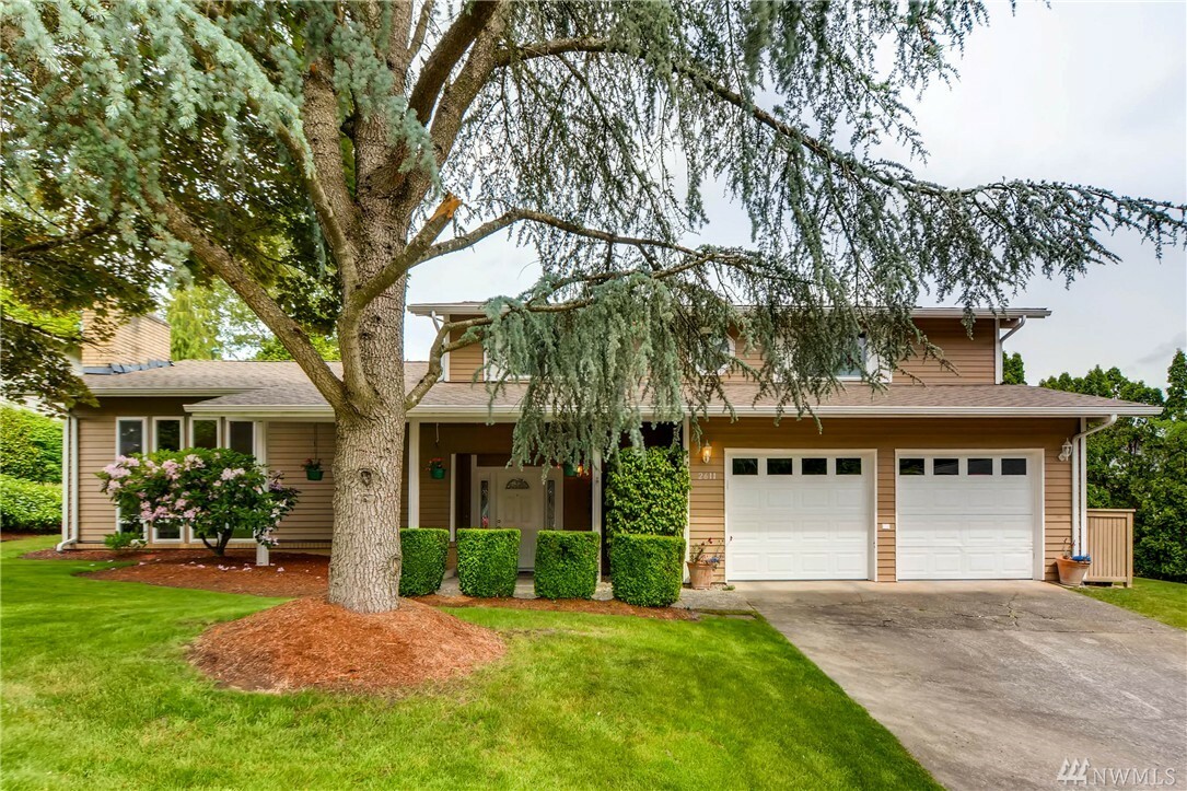 Property Photo:  2611 183rd Ave NE  WA 98052 