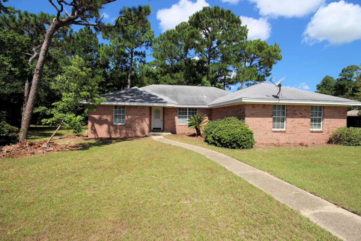 Property Photo:  618 Avenue De La Dauphine  FL 32569 