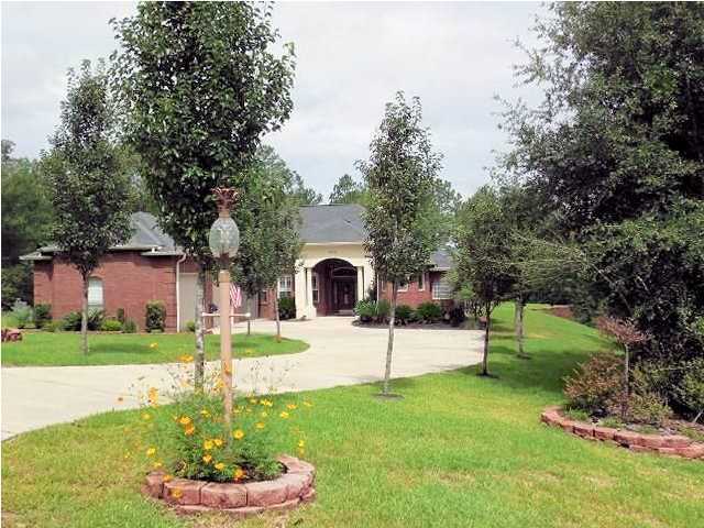 Property Photo: 200 Kirkwood Run FL 32536
