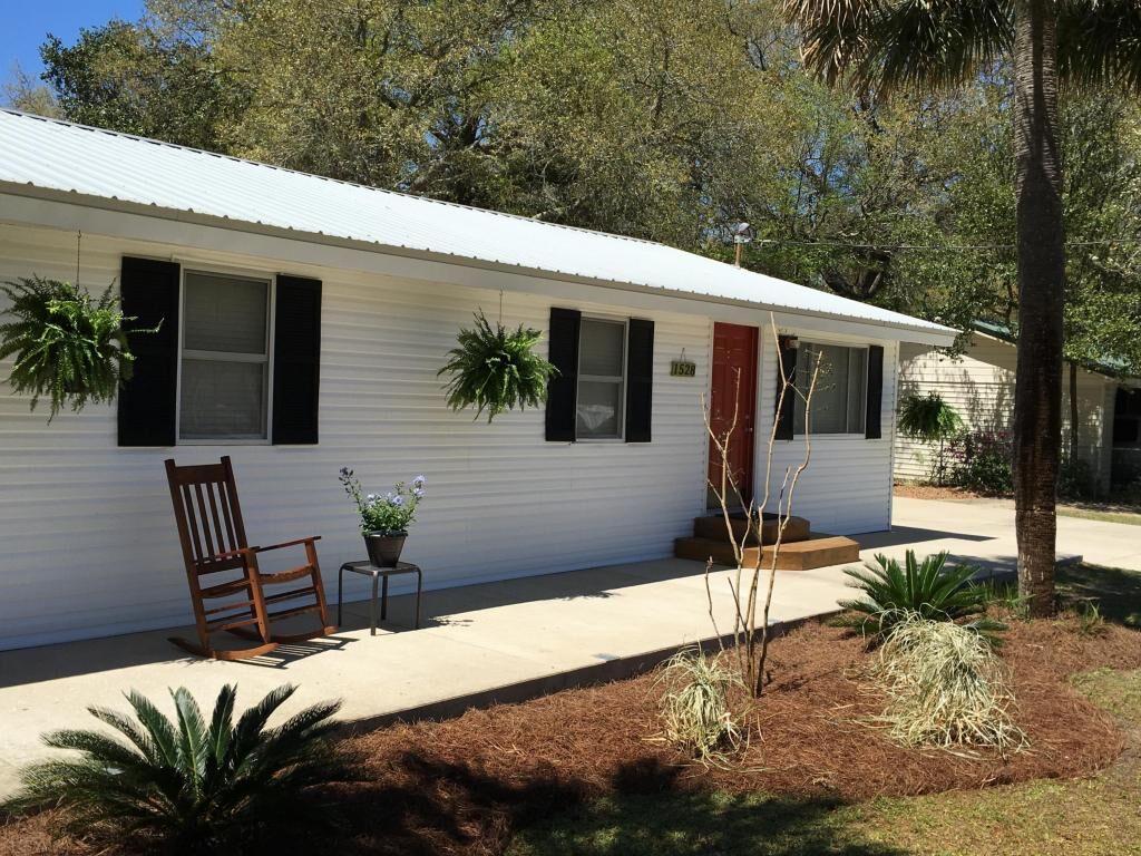 Property Photo:  1528 Cedar Street  FL 32578