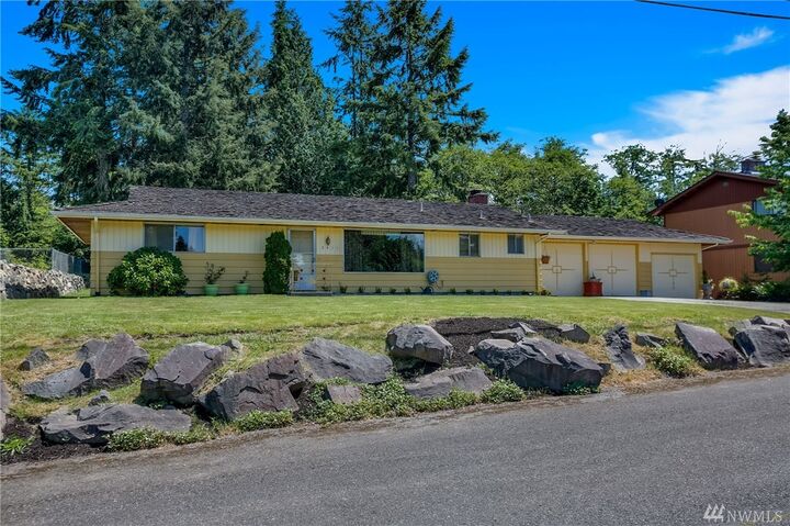 Property Photo: 5411 Ocean Ave WA 98203