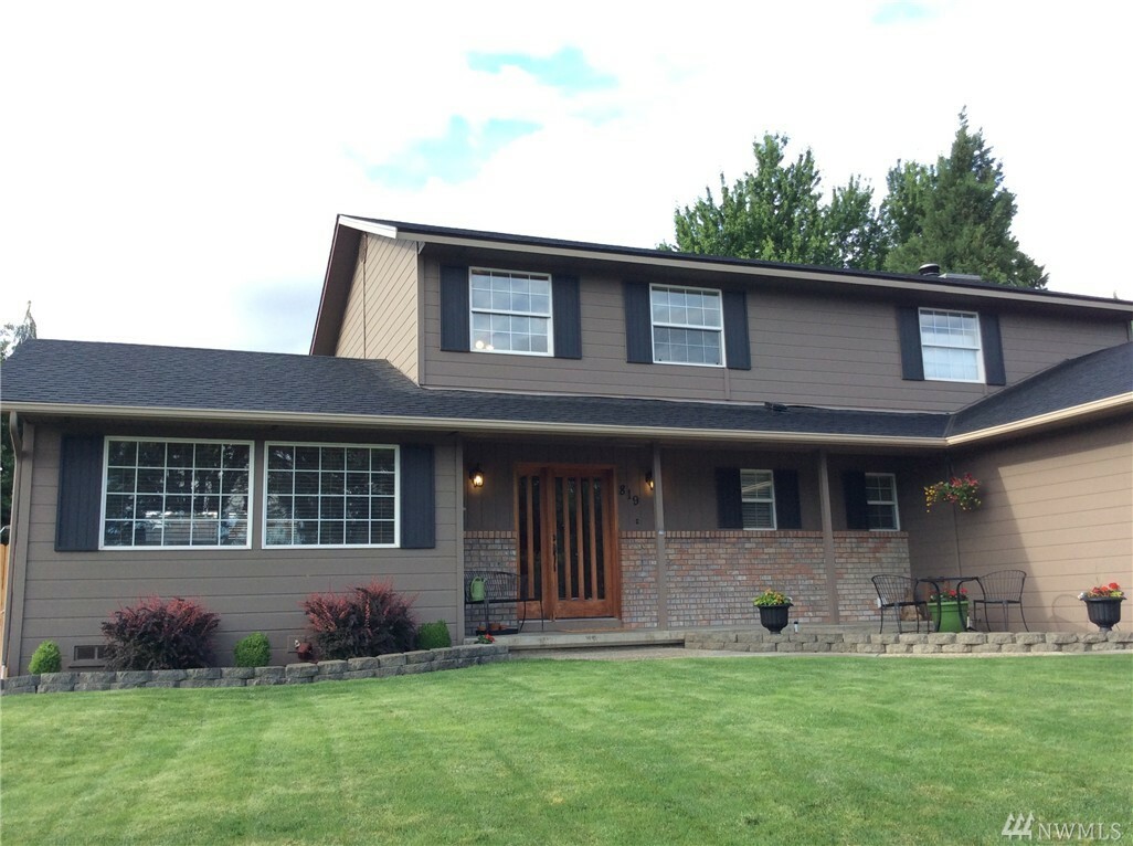 Property Photo: 819 Amy Ct WA 98802