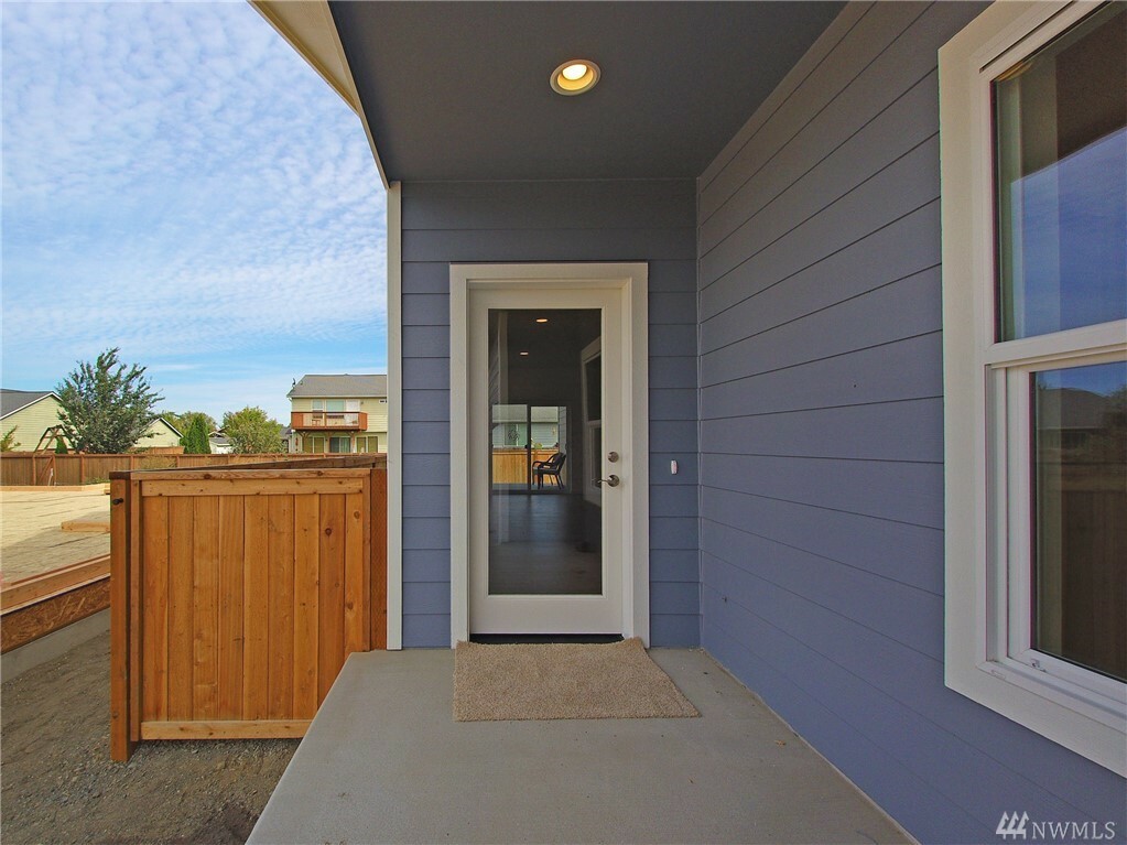 Property Photo:  111 Stratus Lp  WA 98382 