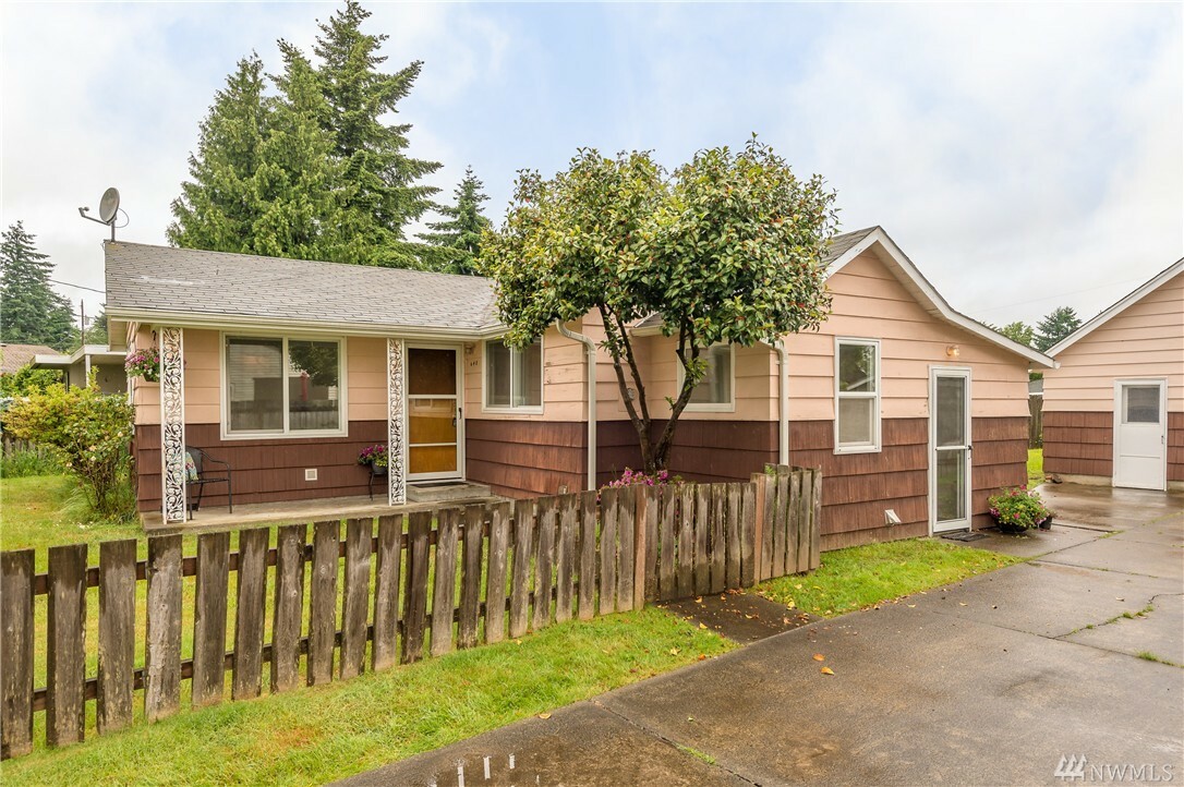 Property Photo:  640 S 143rd Place  WA 98168 