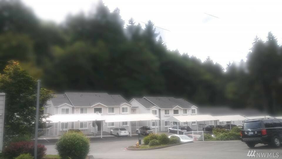 Property Photo: 715 Harrington Place SE 2141 WA 98058
