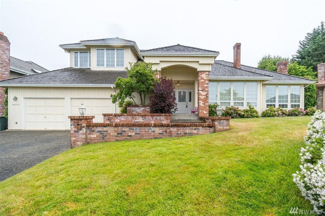 Property Photo: 4435 175th Place SE WA 98006