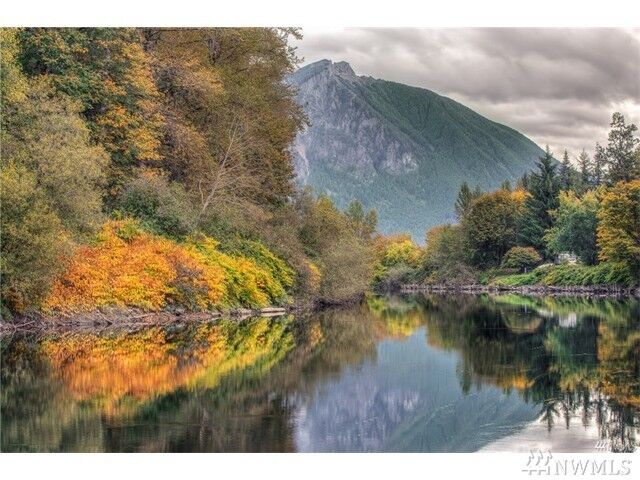 Property Photo: 8137 Park Ave SE WA 98065