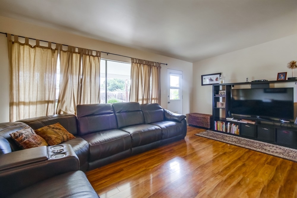 Property Photo: 1011 Agua Tibia Ave CA 91911