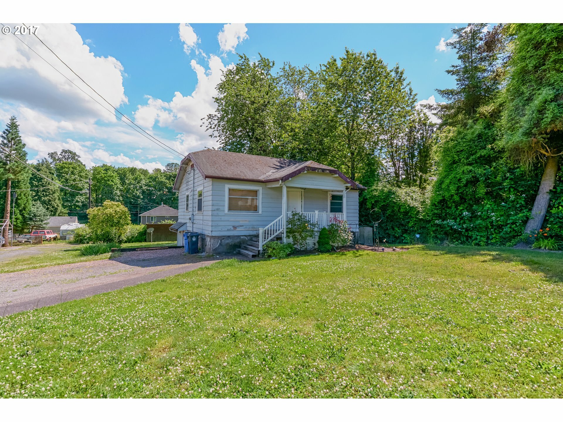 Property Photo:  810 NW 7th Ave  WA 98607 