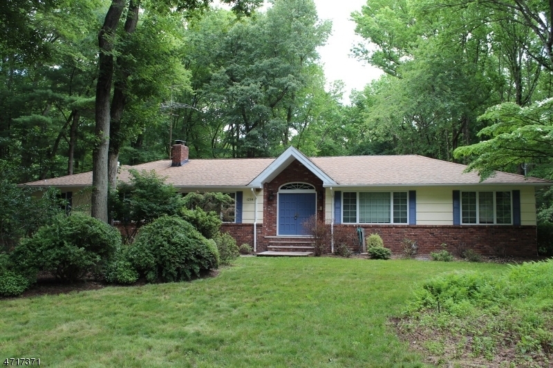 Property Photo:  1254 Sleepy Hollow Ln  NJ 07076 