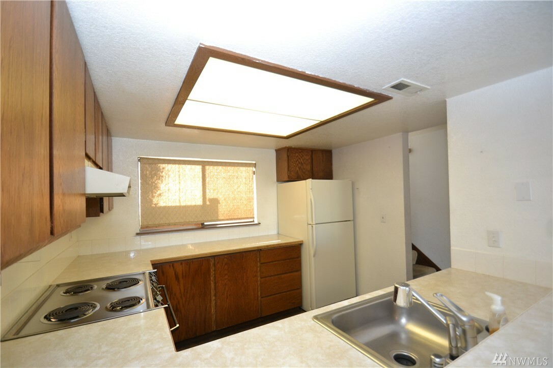 Property Photo:  321 SW 112th St 201  WA 98146 