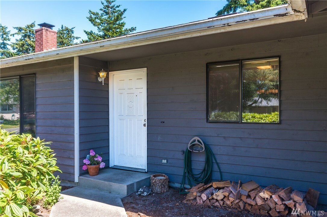 Property Photo:  690 NW Columbia  WA 98277 