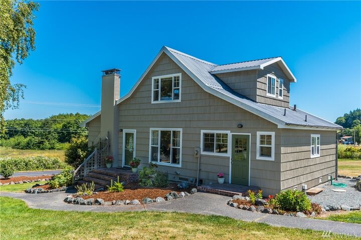 Property Photo: 1647 W Crosby Rd WA 98277