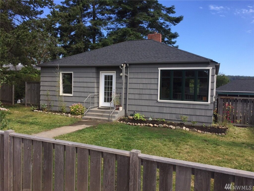 Property Photo: 700 Park St WA 98250