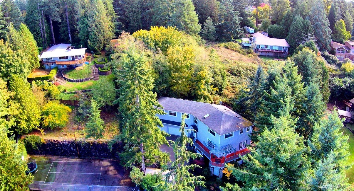 Property Photo:  12117 Clearview Dr  WA 98026 