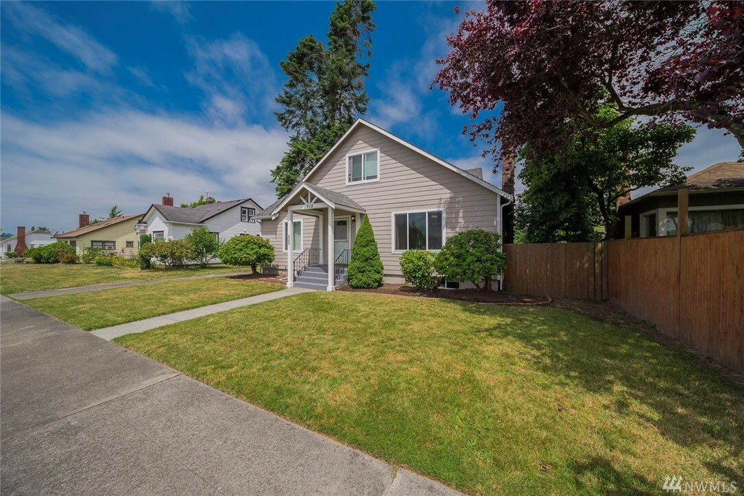 Property Photo:  1915 3rd St  WA 98270 