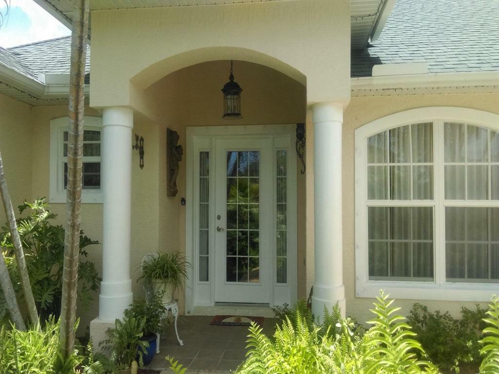 Property Photo:  4608 Myrtle Drive  FL 34982 