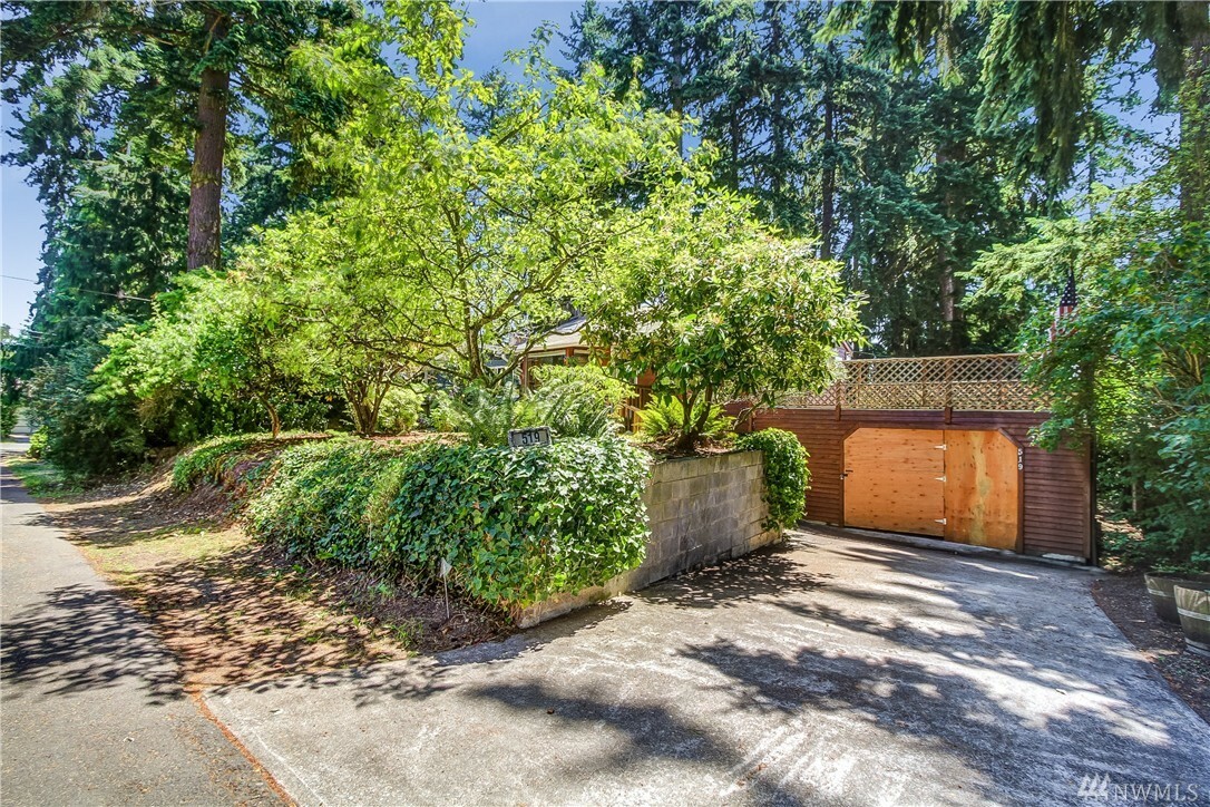 Property Photo: 519 N 149th WA 98133