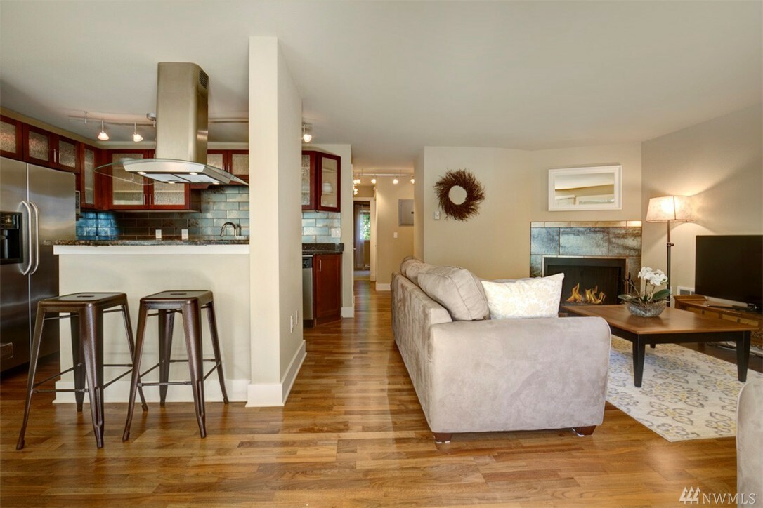Property Photo: 11054 NE 33rd Place B4 WA 98004