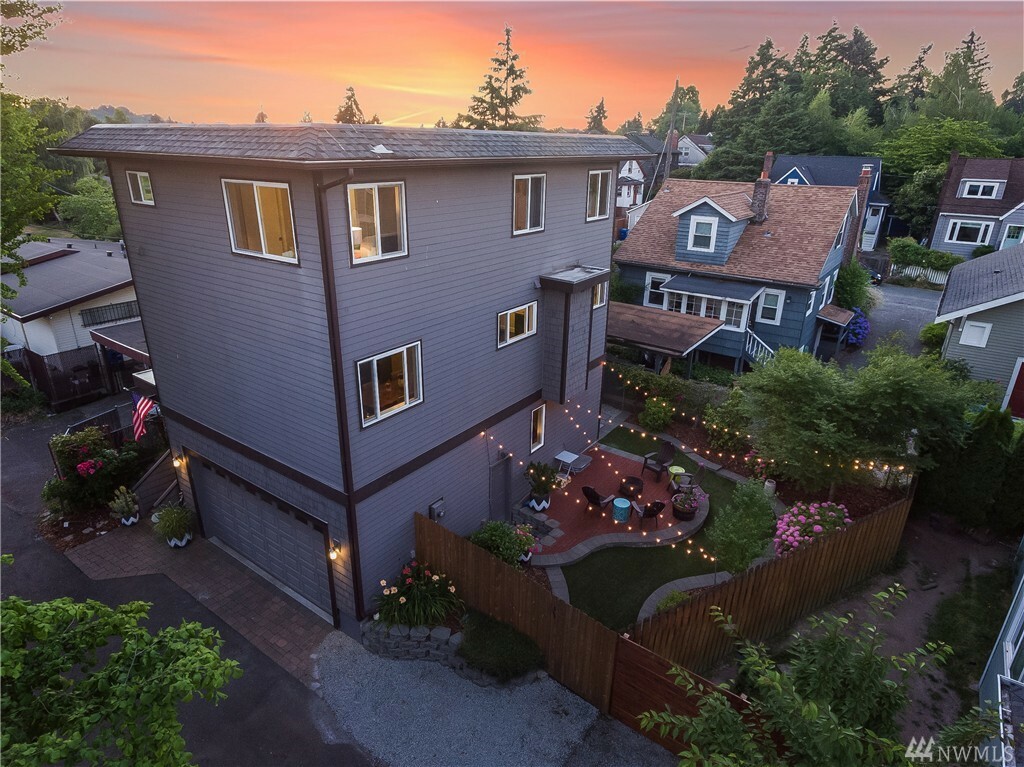 Property Photo:  8304 Seward Park Ave S  WA 98118 
